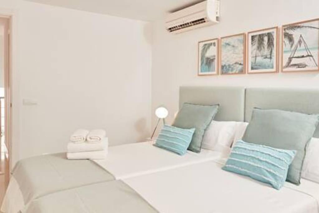 Villa Walk To Ushuaia, Hi & The Beach! - 6br - Charming Patio & Private Pool Ibiza città
