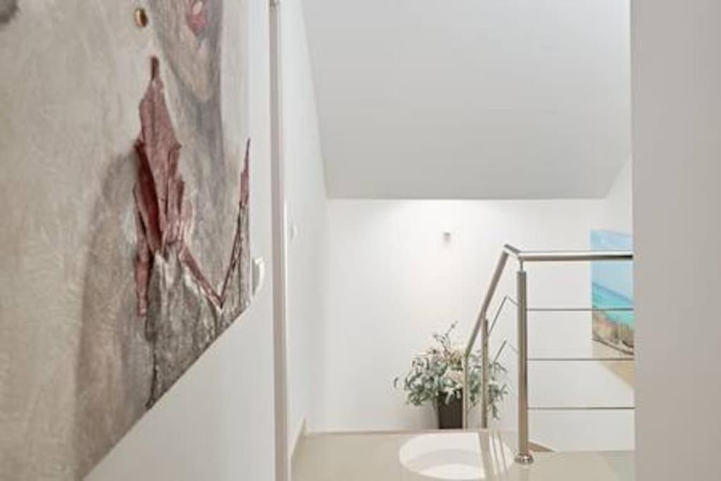 Villa Walk To Ushuaia, Hi & The Beach! - 6br - Charming Patio & Private Pool Ibiza città